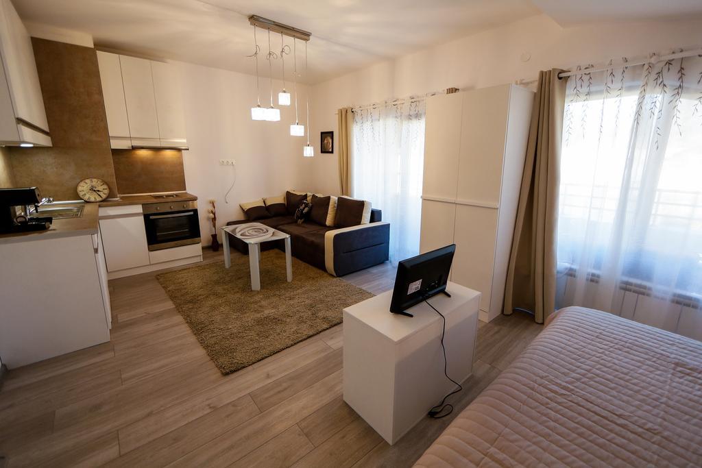 Twin House 3*